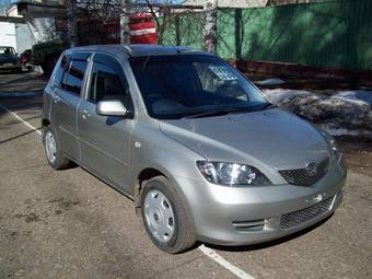 2004 Mazda Demio Photos