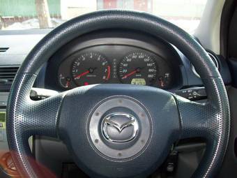 2004 Mazda Demio Pictures