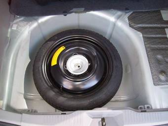 2004 Mazda Demio Pictures