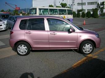 2004 Mazda Demio Photos