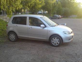 2004 Mazda Demio Photos