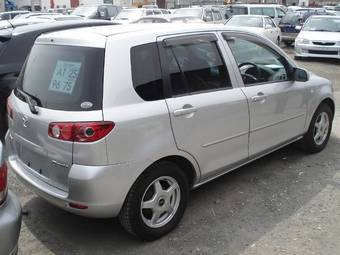 2004 Mazda Demio Photos