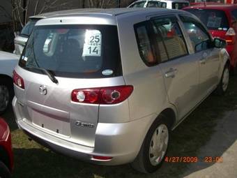 2004 Mazda Demio Photos