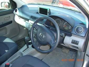 2004 Mazda Demio Pictures