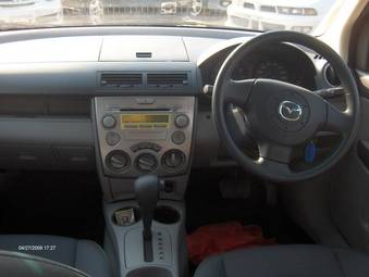 2004 Mazda Demio Photos