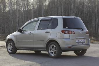 2004 Mazda Demio Pictures