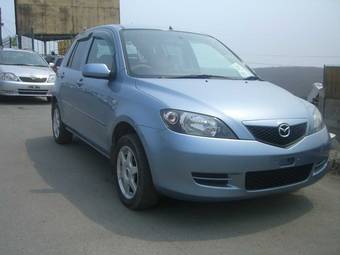 2004 Mazda Demio Photos