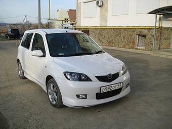 2004 Mazda Demio Photos