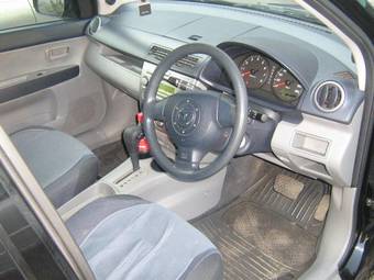 2004 Mazda Demio Photos