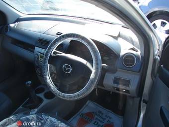 2004 Mazda Demio Photos