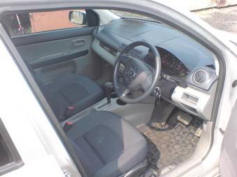 2004 Mazda Demio Pictures