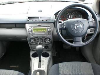 2004 Mazda Demio Photos