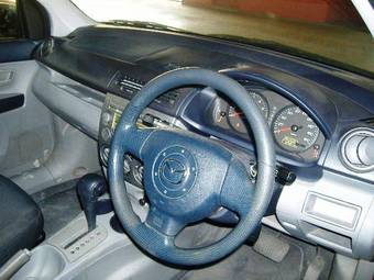 2004 Mazda Demio Photos