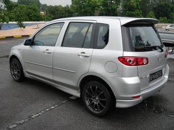 2004 Mazda Demio Pictures