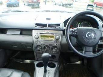 2004 Mazda Demio Pictures