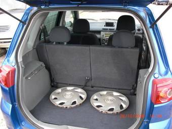 2004 Mazda Demio Pictures