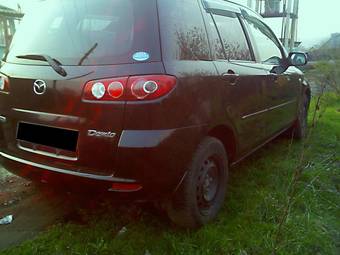2004 Mazda Demio Pictures