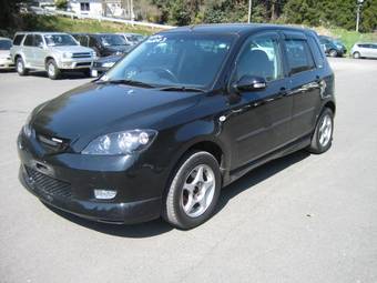 2004 Mazda Demio Pictures