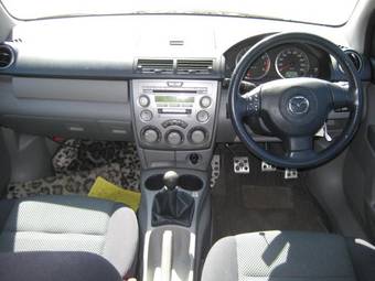 2004 Mazda Demio Pictures