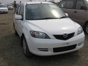 2004 Mazda Demio Pictures