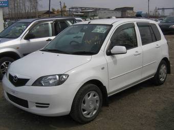 2004 Mazda Demio Pics