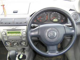 2004 Mazda Demio Pictures