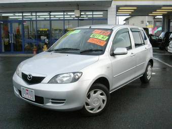 2004 Mazda Demio Photos