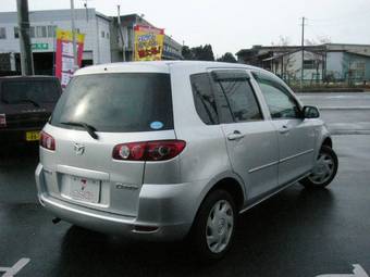 2004 Mazda Demio Pictures