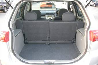 2004 Mazda Demio Photos
