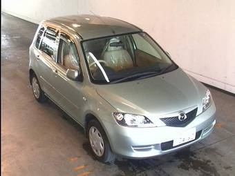 2004 Mazda Demio Photos
