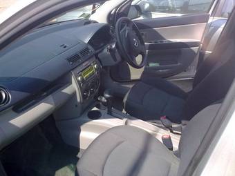 2004 Mazda Demio Photos