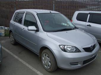 2004 Mazda Demio Pictures