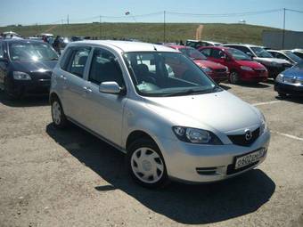 2004 Mazda Demio Pictures