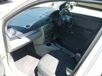 2004 Mazda Demio Photos