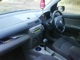 2004 Mazda Demio Photos