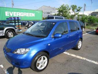 2004 Mazda Demio Pictures