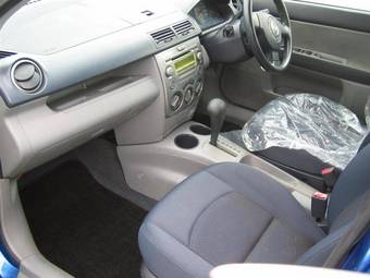 2004 Mazda Demio Photos