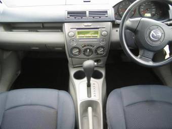 2004 Mazda Demio Photos