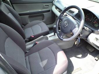 2004 Mazda Demio Pictures