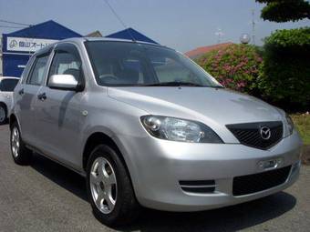 2004 Mazda Demio Pictures