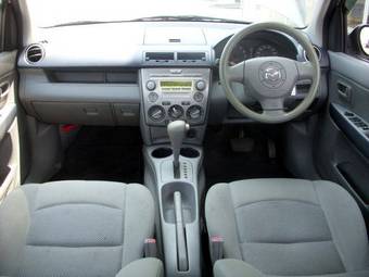 2004 Mazda Demio Photos