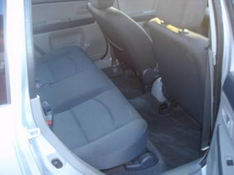 2004 Mazda Demio Pictures