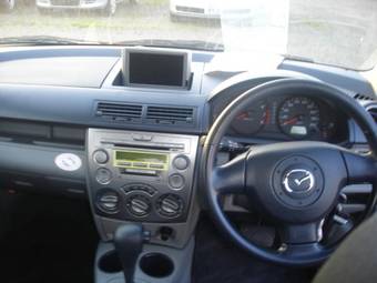 2004 Mazda Demio Photos