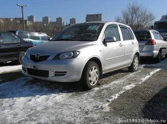 2004 Mazda Demio Photos