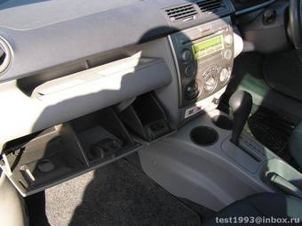 2004 Mazda Demio Pictures