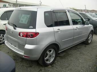 2004 Mazda Demio Pictures