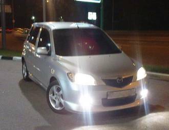 2004 Mazda Demio Pictures