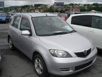 2004 Mazda Demio Pictures