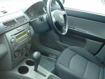 2004 Mazda Demio Pictures