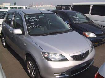 2004 Mazda Demio Photos